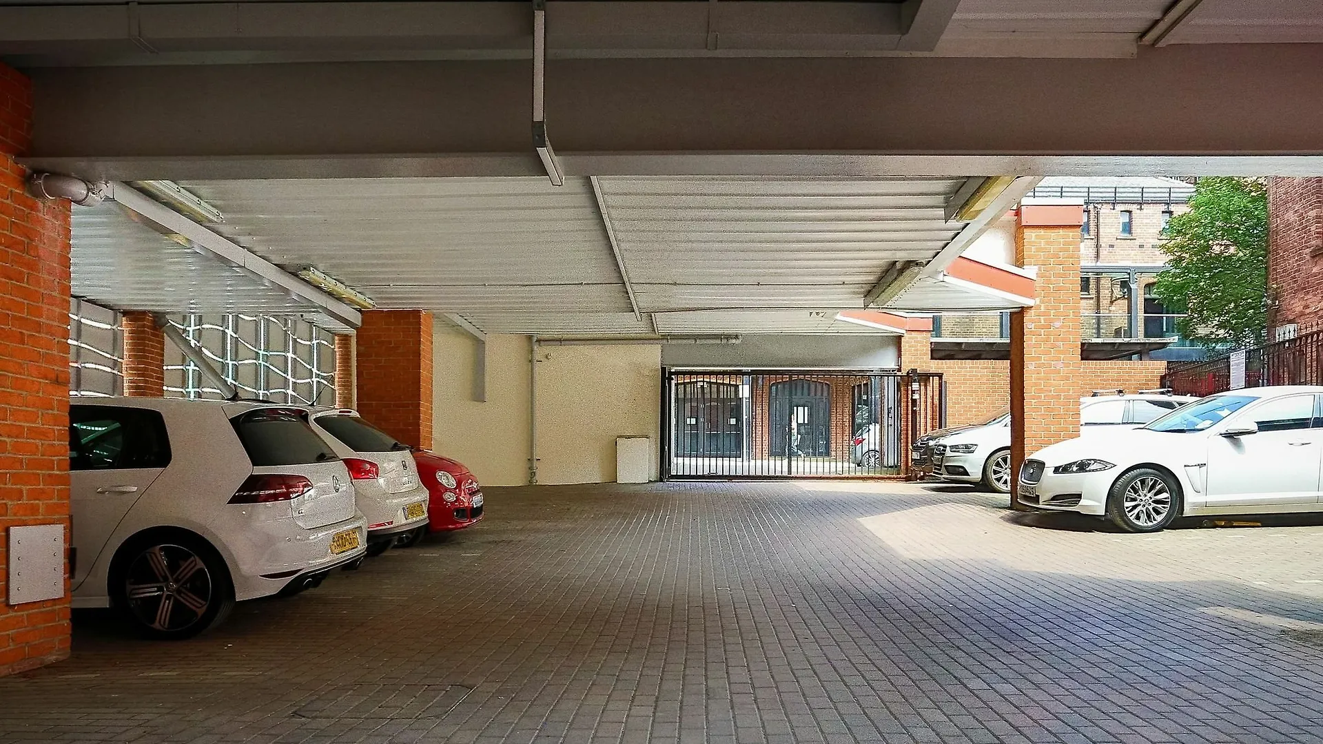 Hotel Live In Leeds Millenium Square Apartment