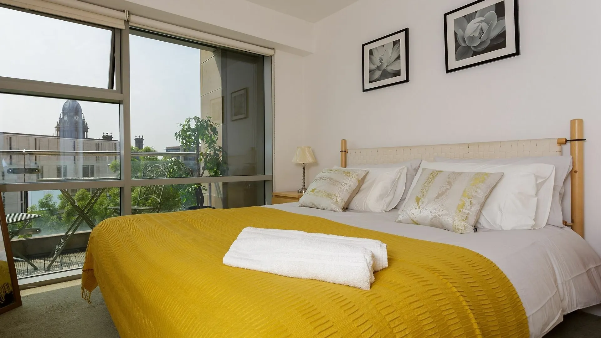 Live In Leeds Millenium Square Apartment Hotel