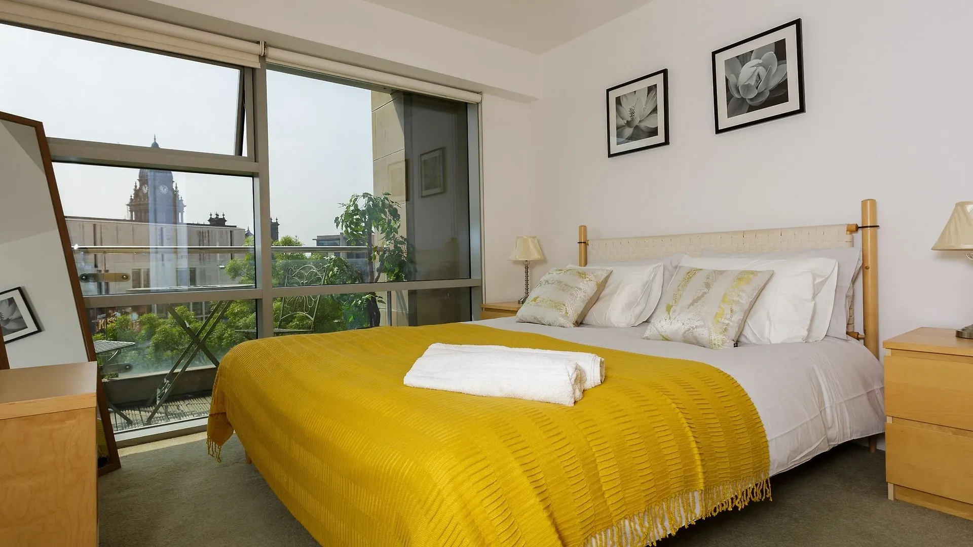 Live In Leeds Millenium Square Apartment Λιντς
