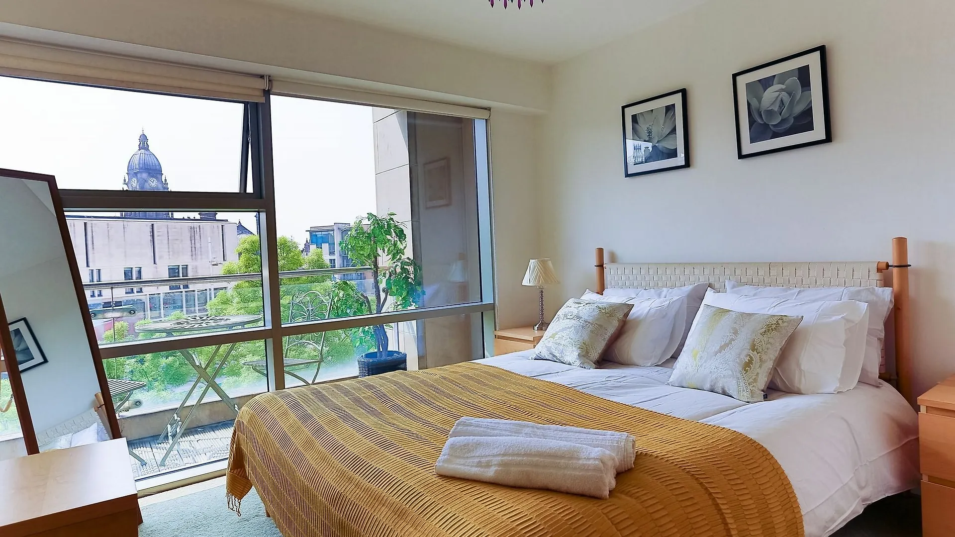 Live In Leeds Millenium Square Apartment Ξενοδοχείο Λιντς